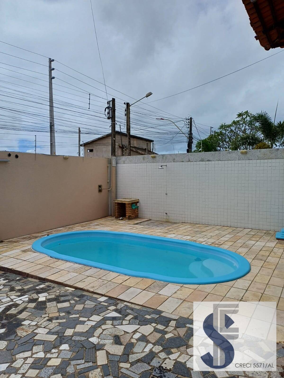 Casa à venda com 4 quartos, 160m² - Foto 2